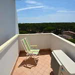 Lignano Pineta Penthouse アパート リニャーノ・サッビアドーロ